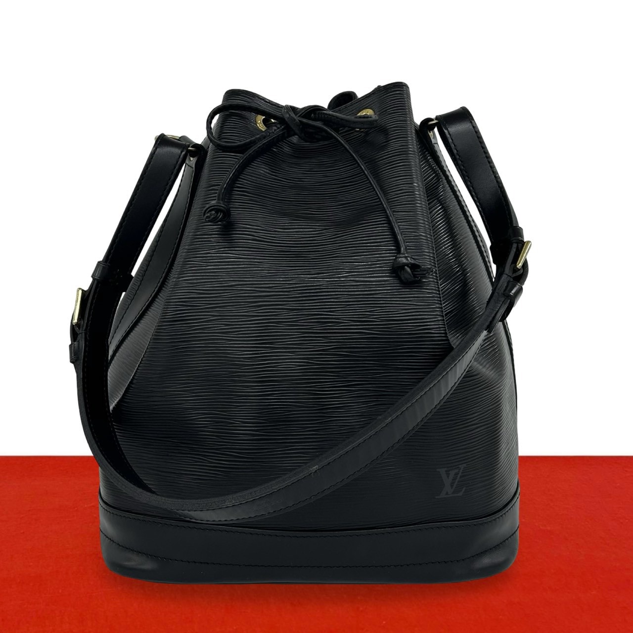 LOUIS VUITTON ルイヴィトン ノエ エピ レザー ショルダーバッグ ブラック
 59648