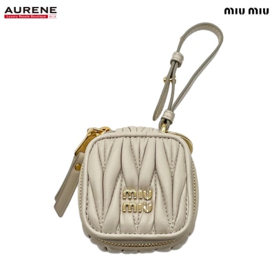 Miu Miu ミュウ ミュウ トリック ロゴ キューブシェイプ バッグ チャーム
キーホルダー マテラッセ 5TL527 レザー ベージュ レディース
【中古】