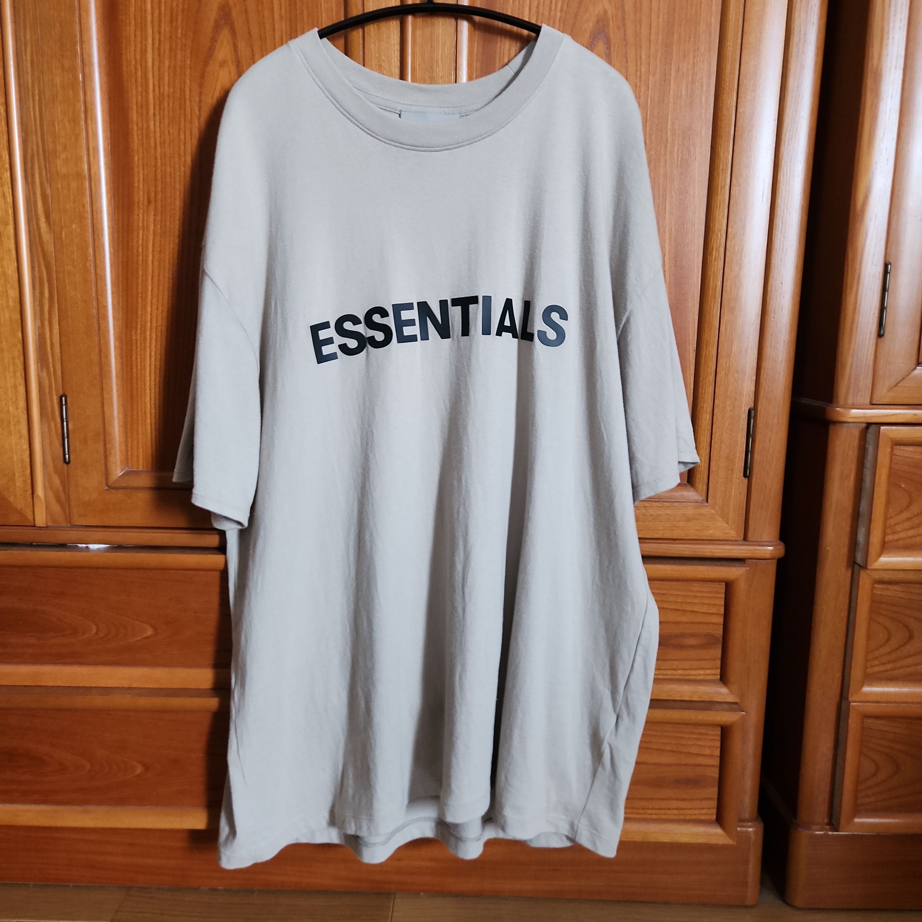 FEAR OF GOD ESSENTIALS 3D Silicon Applique Boxy T-Shirt "Tan/String"