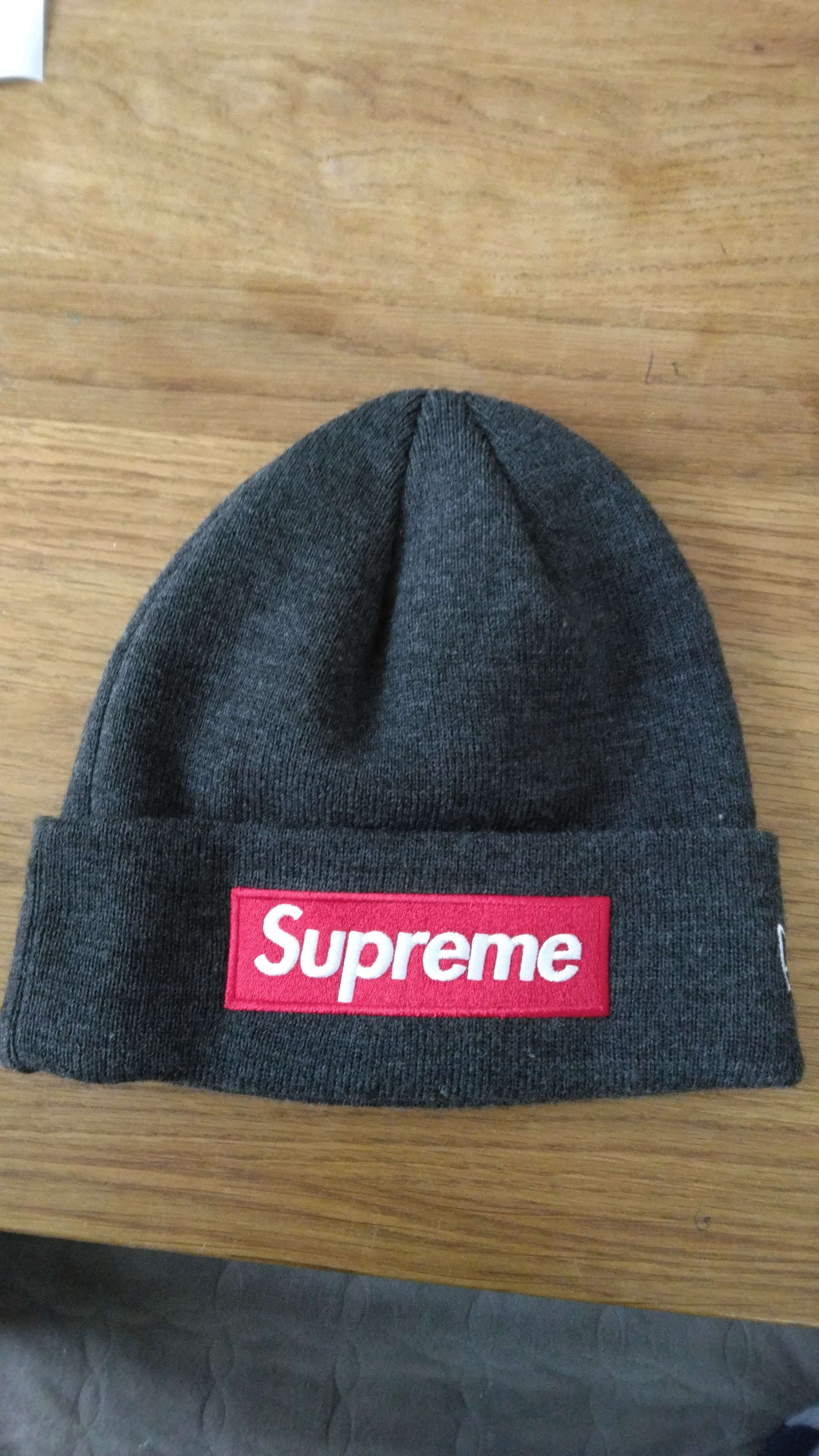 Supreme New Era® Box Logo Beanie "Charcoal" (21FW)