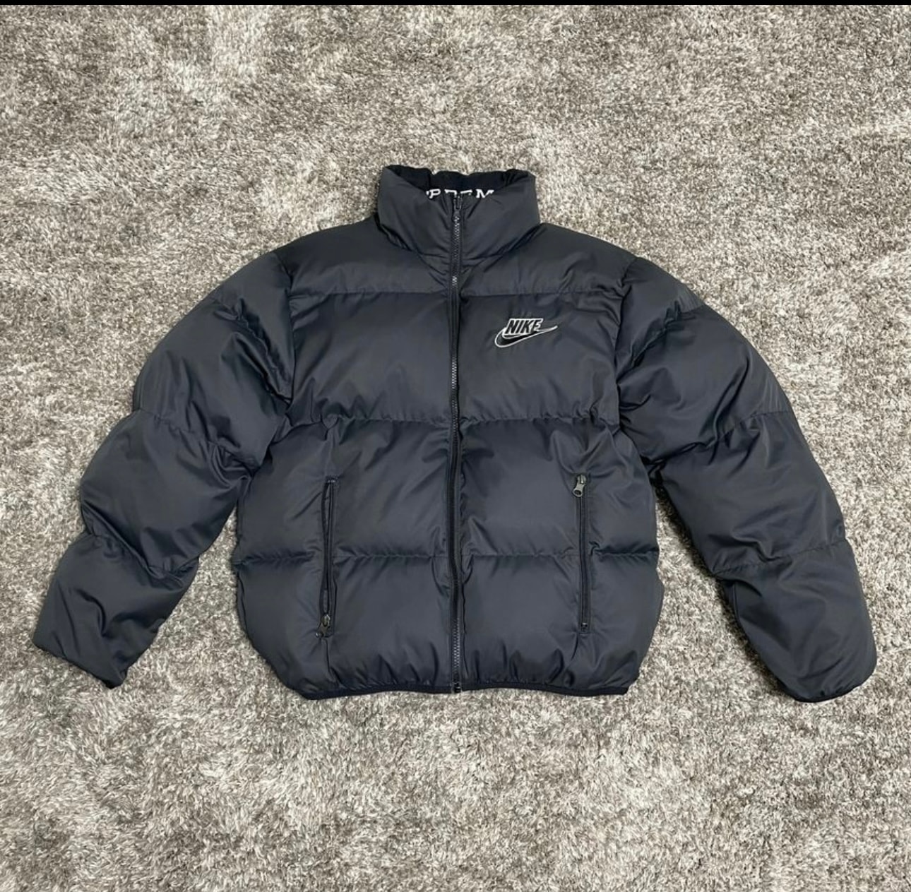 Supreme / Nike® Reversible Puffy Jacket "Black"