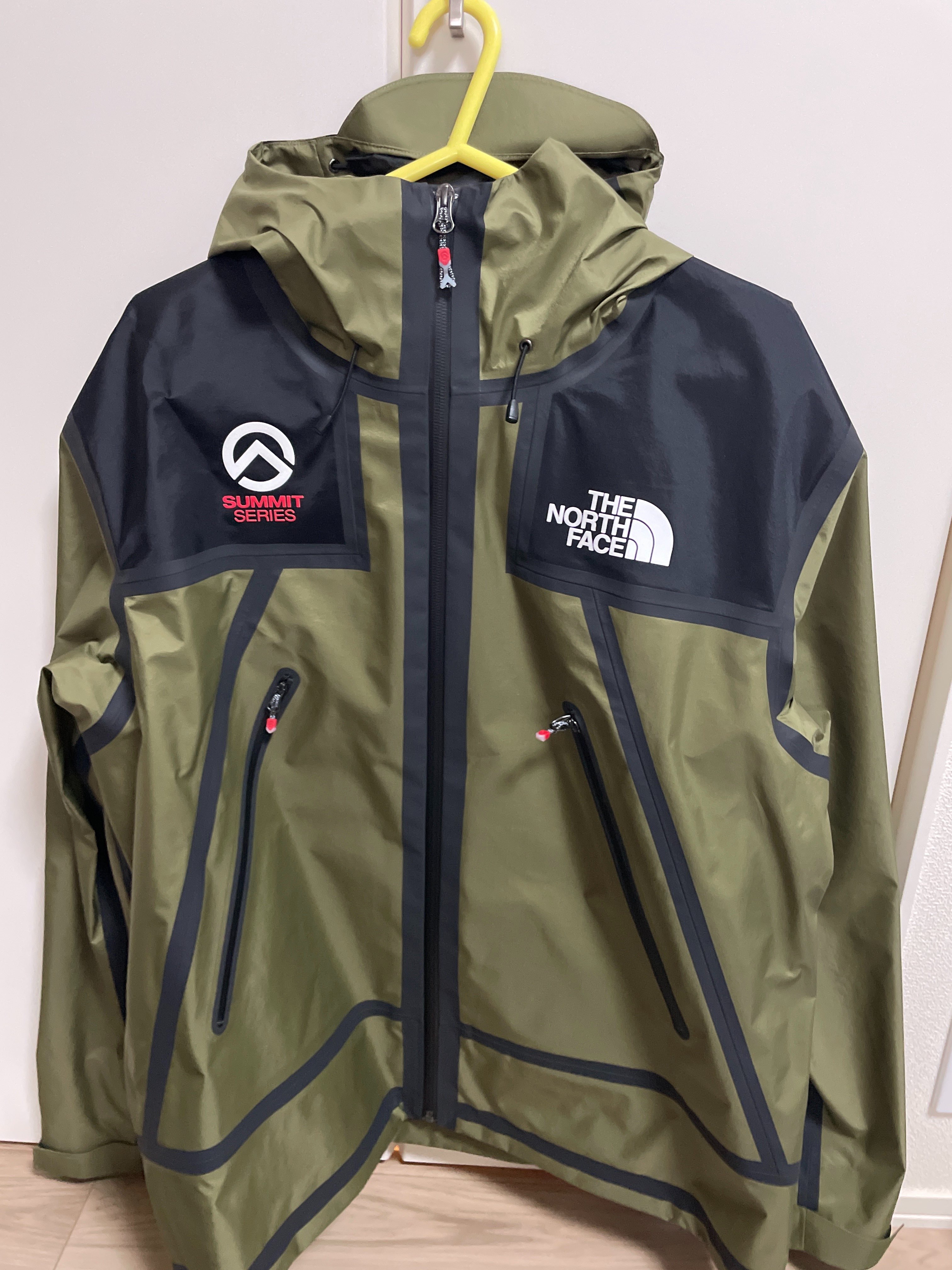 Supreme x The North Face Summit Series Outer Tape Seam Shell Jacket "Olive"