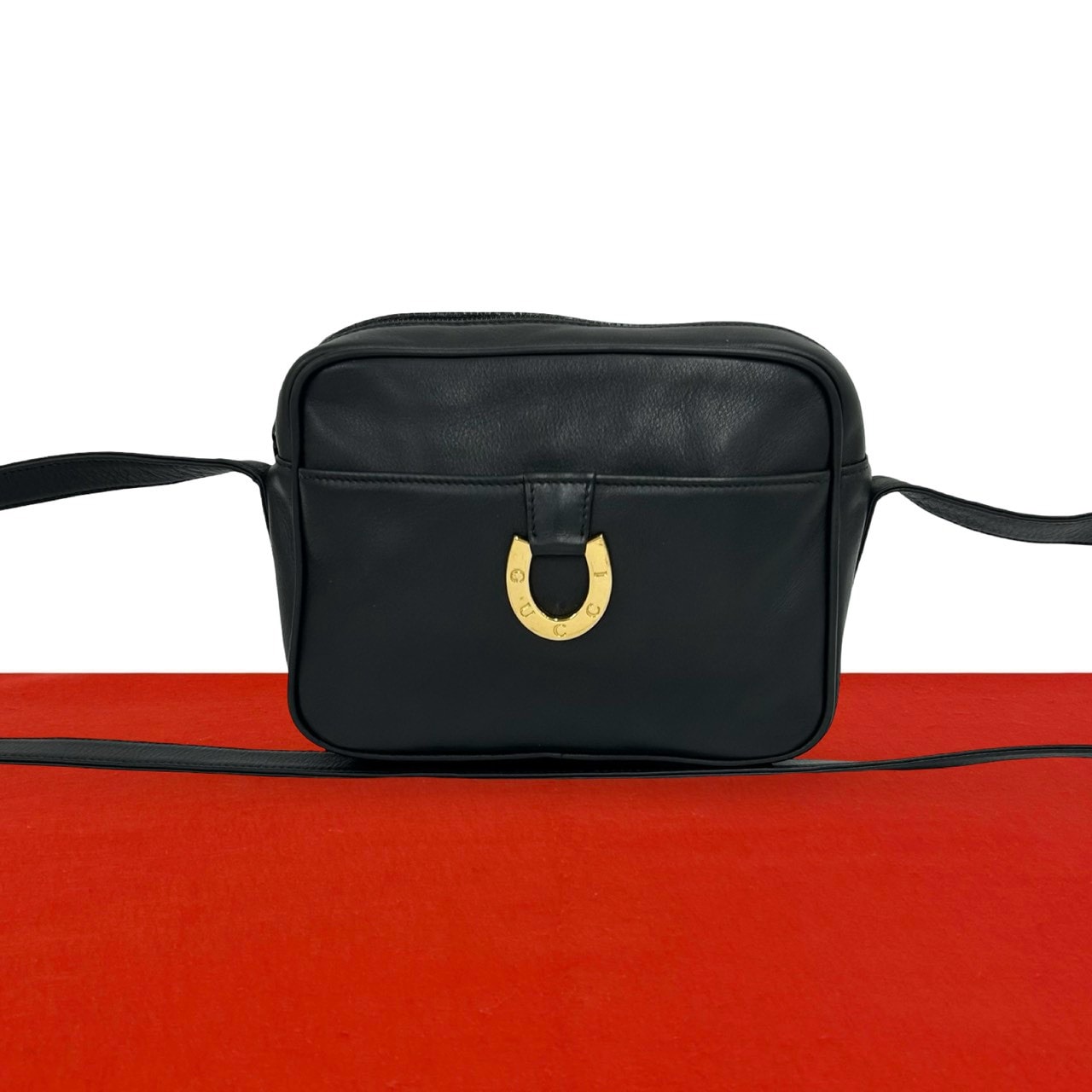 GUCCI グッチ ホースシュー 金具 レザー ショルダーバッグ ブラック
 55904