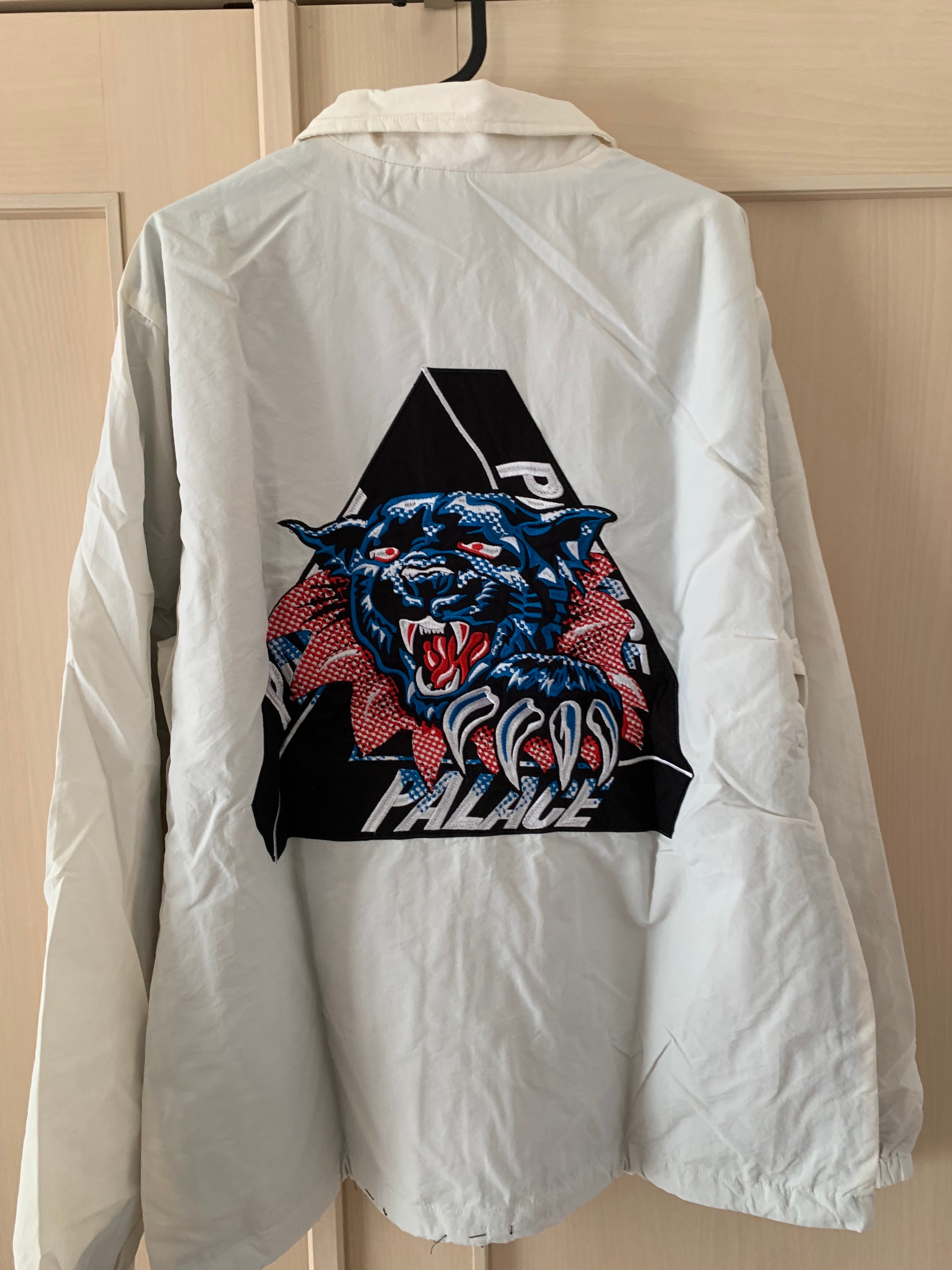 PALACE Ripped Coach Jacket "White"