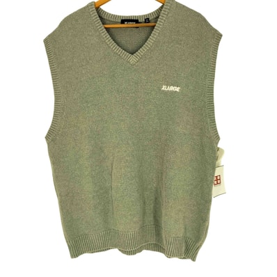 STANDARD LOGO KNIT VEST Vネックニットベスト【1142354664091】