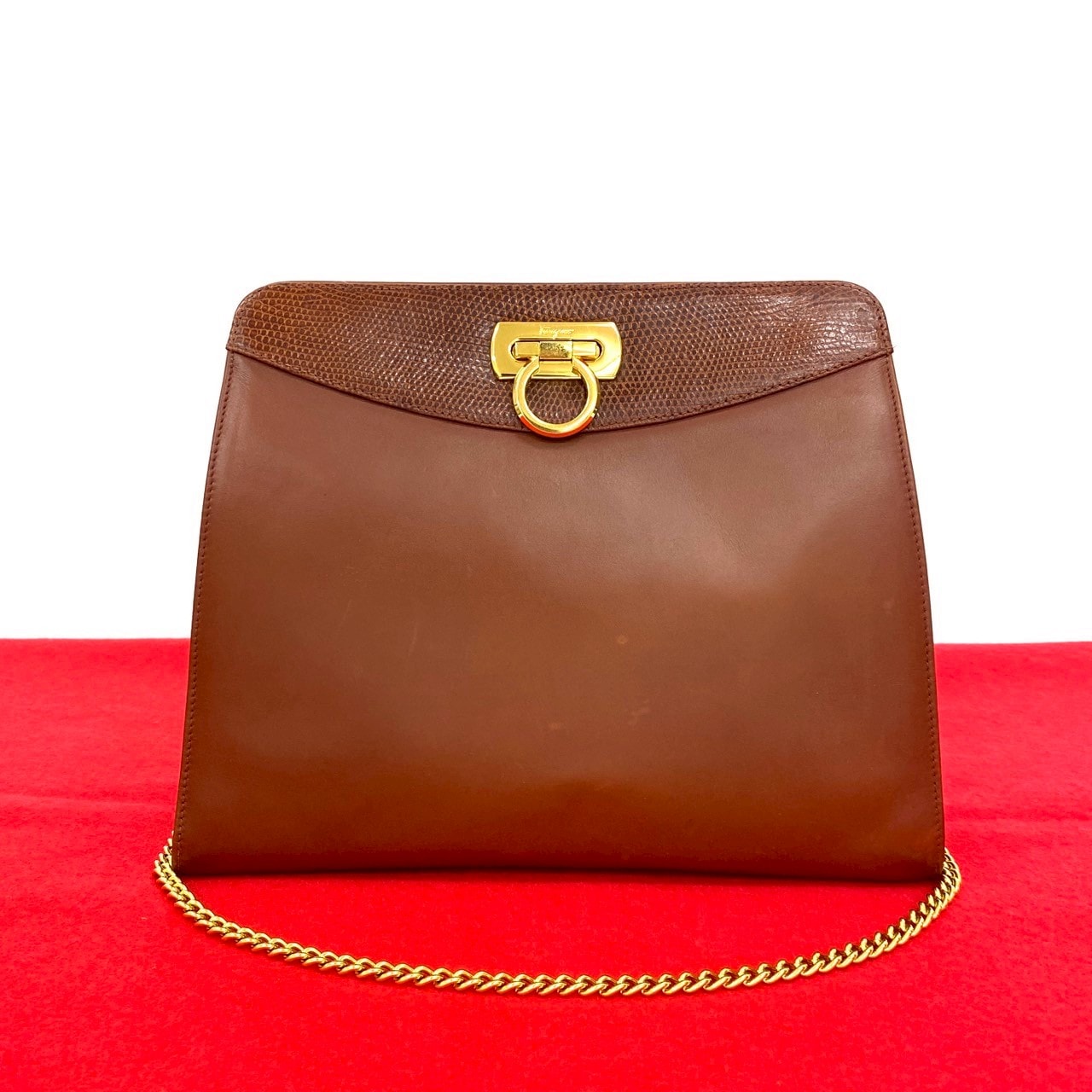 Salvatore Ferragamo サルヴァトーレフェラガモ ガンチーニ ロゴ 金具 レザー ショルダーバッグ ブラウン
35696