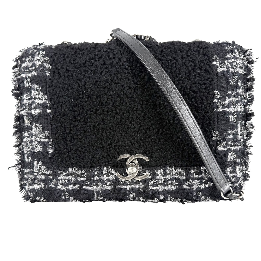 CHANEL シャネル ショルダーバッグ ボア ココマーク 肩掛け 斜め掛け ツイード  レザー   ブラック 黒 アンティークシルバー金具 レディース【中古品】