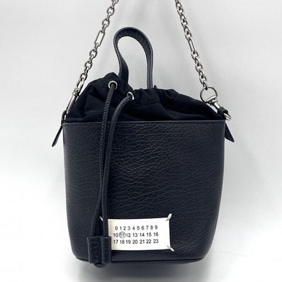 Maison Margiela(メゾンマルジェラ)5AC バケットバッグ ショルダーバッグ ハンドバッグ ブラック レザー チェーン 2WAY S56WG0113 P2655 【中古】