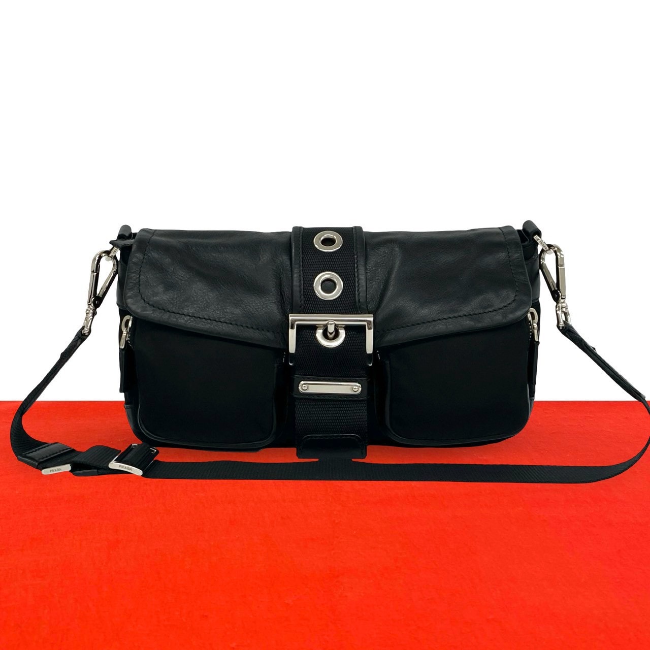 PRADA プラダ 三角ロゴ 金具 レザー ナイロン ショルダーバッグ ブラック
 32712