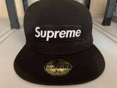 Supreme Money Box Logo New Era "Black"