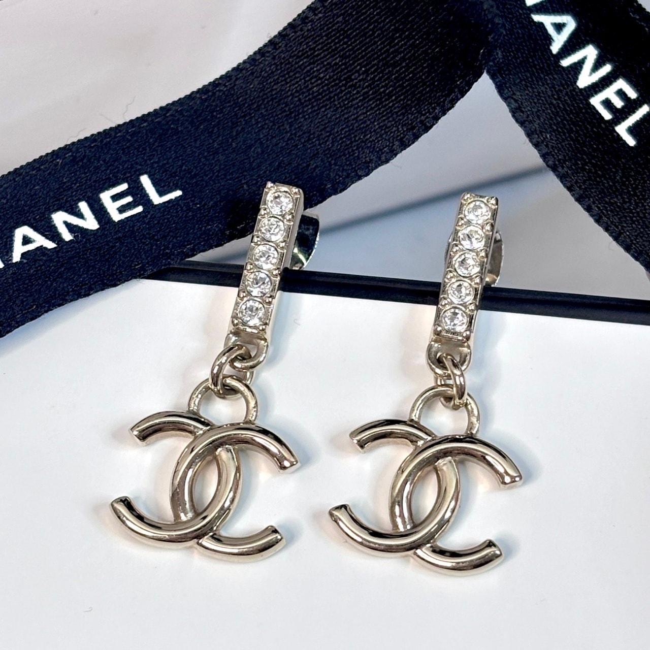 大人気 美品 CHANEL シャネル ココマーク ラインストーン ピアス B24P