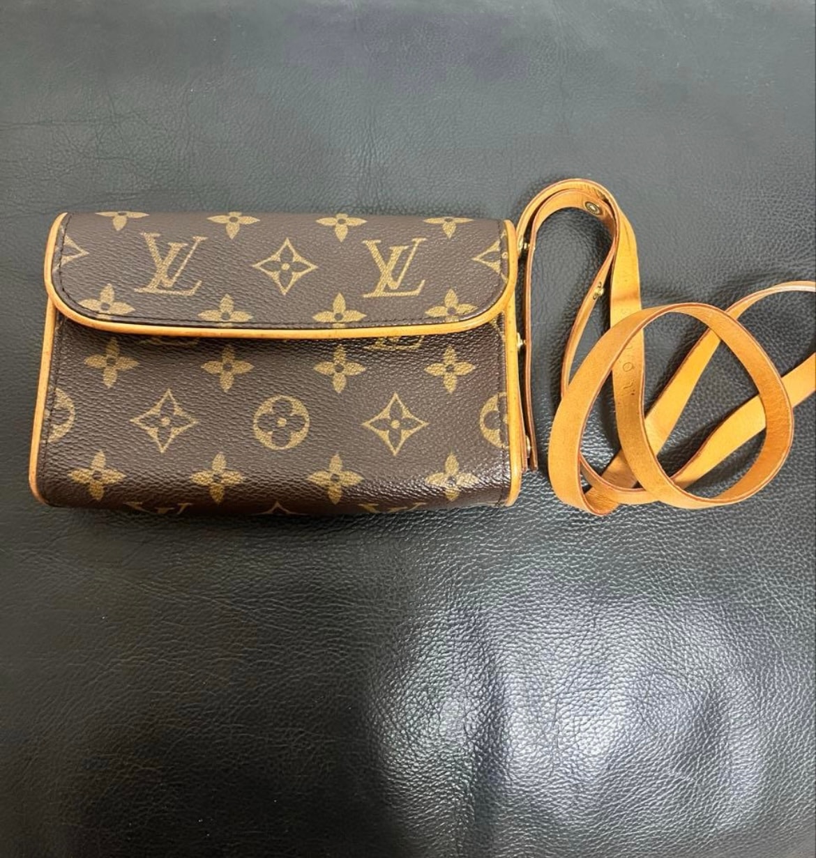 Louis Vuitton Pochette Florentine Monogram