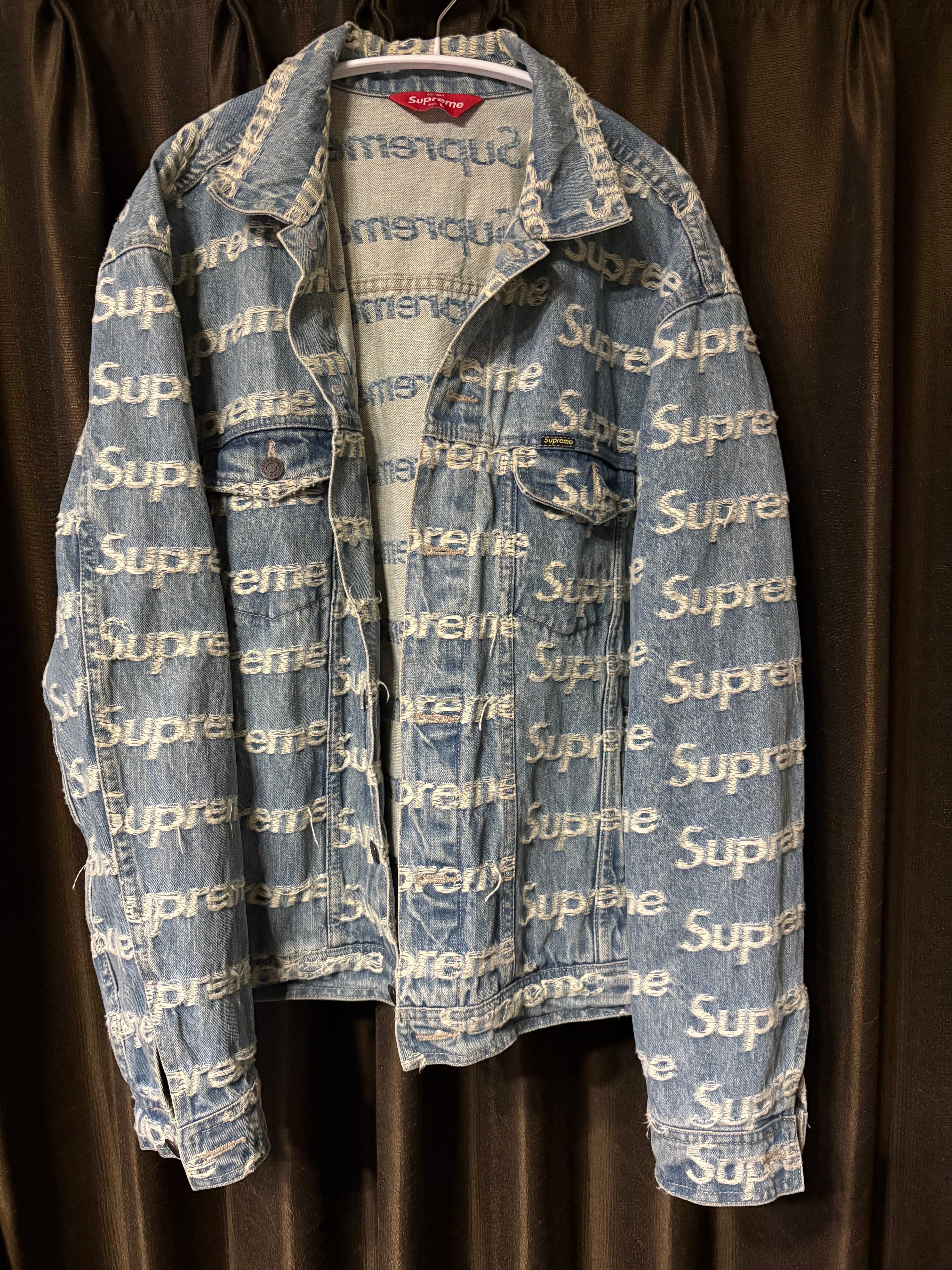 Supreme Frayed Logos Denim Trucker Jacket "Blue"