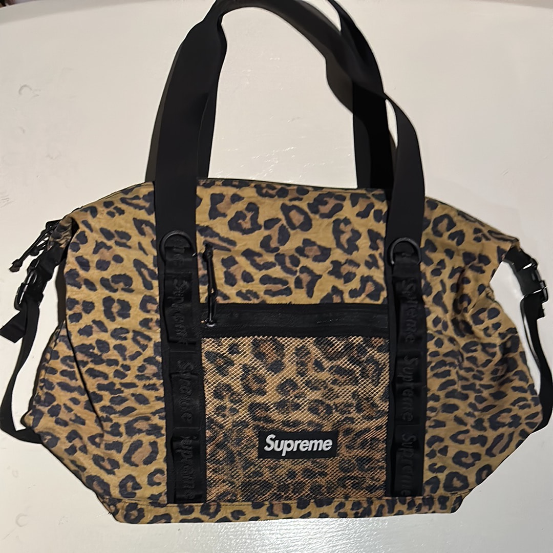 Supreme Zip Tote 25L 