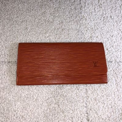 Louis Vuitton Epi Porte Cartescredit "Kenya Brown"