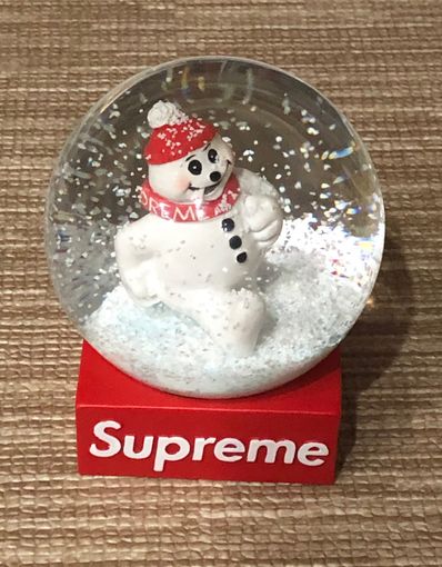 Supreme Snowman Snowglobe Supreme Snowman Snowglobe