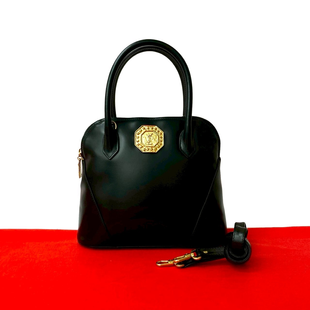 YVES SAINT LAURENT イヴ・サンローラン YSL ロゴ 金具 レザー ショルダーバッグ ブラック
31774