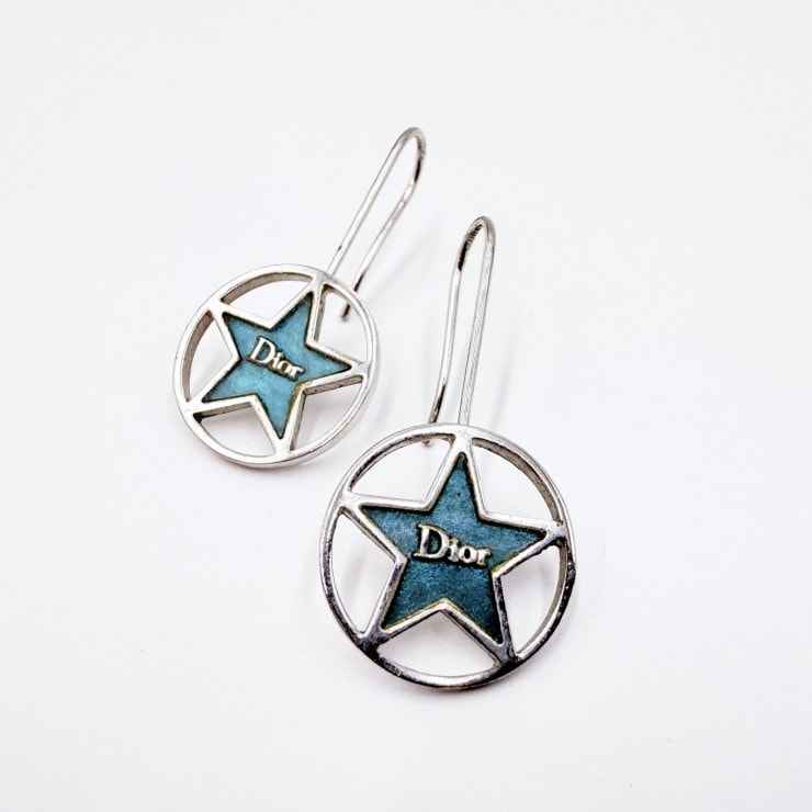 Christian Dior(クリスチャンディオール)スターサークルロゴ フックピアス 星モチーフ グルー シルバーカラー 全長3.3cm レディース