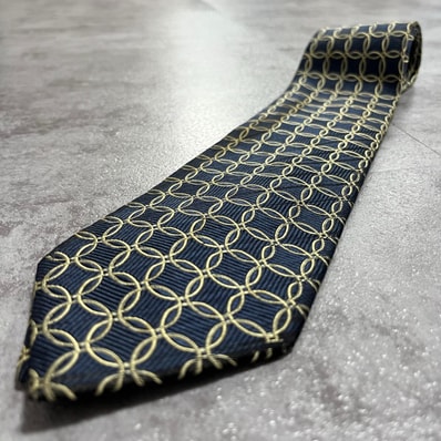 【YVES SAINT LAURENT】イヴサンローラン 七宝柄 リング模様 ネクタイ サークル 幾何学模様 輪つなぎ 連続柄 織り柄 ネイビー イエロー