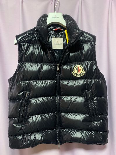 アウェイクNYモンクレールダウンベスト