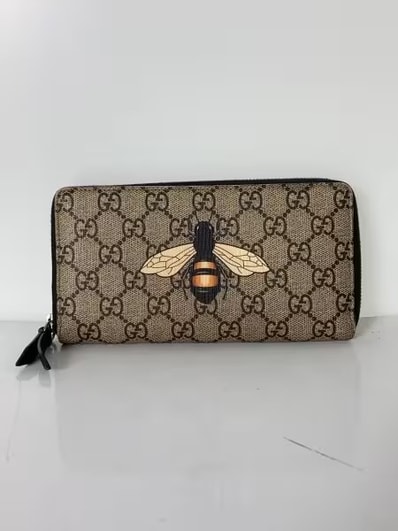 GUCCI Bee Print GG Supreme Zip Around Wallet