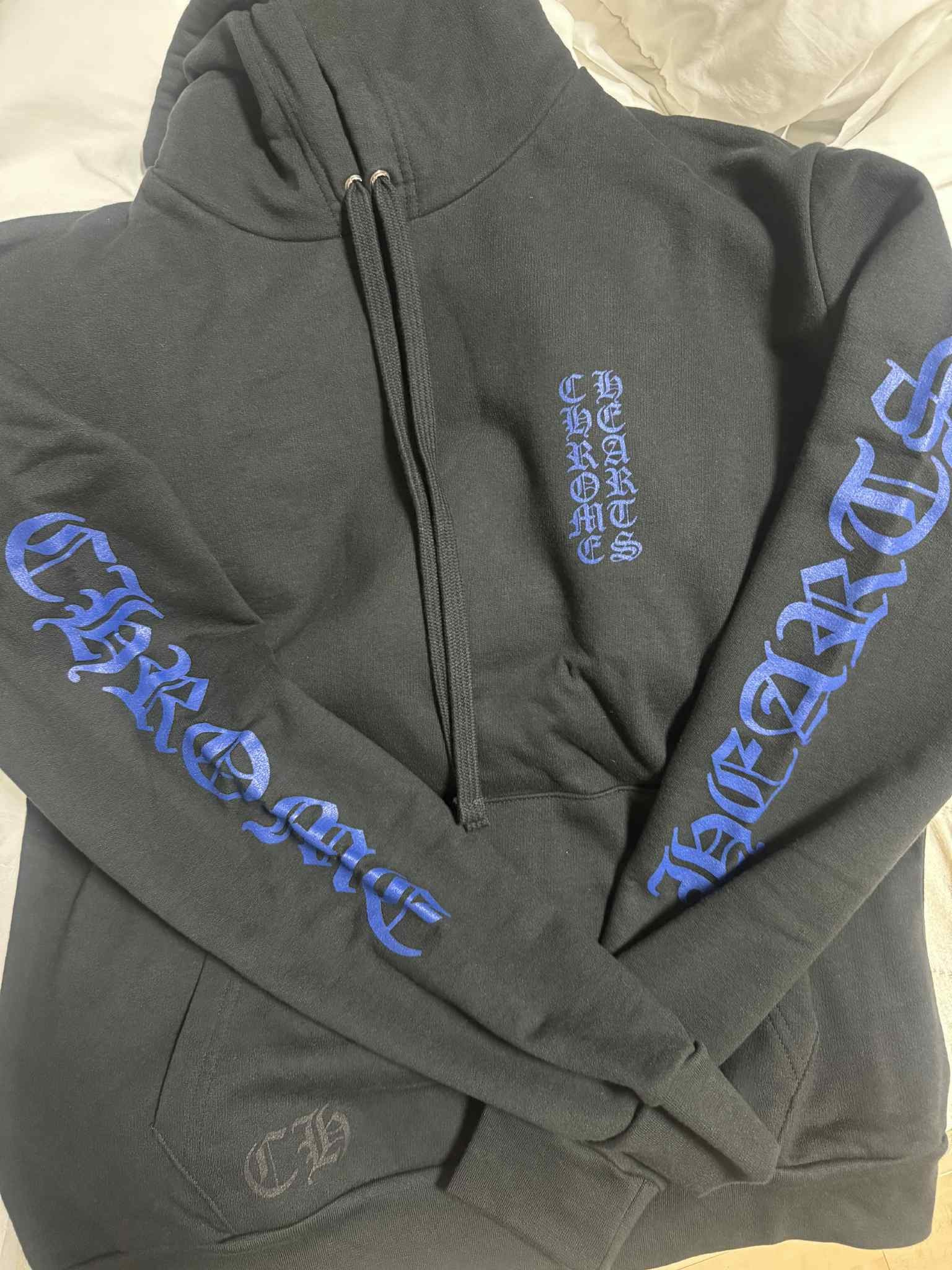 クロムハーツ バーティカル ロゴ ジップアップ フーディー "ブラック"