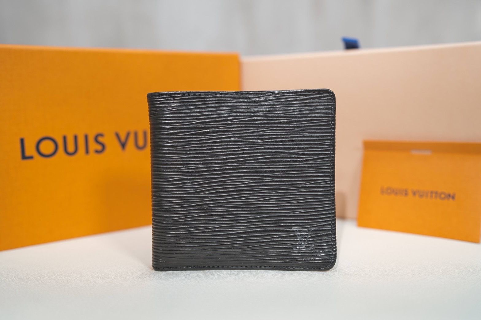 ルイヴィトン エピ ノワール ポルトフォイユ マルコ 折り財布