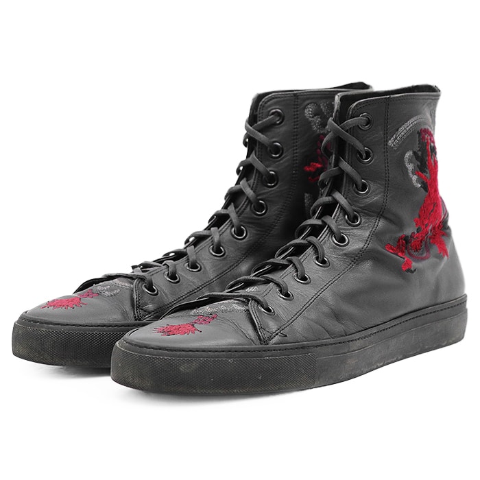 スニーカーダンク(スニダン) | 人気新作のスニーカー、トレカ、注目