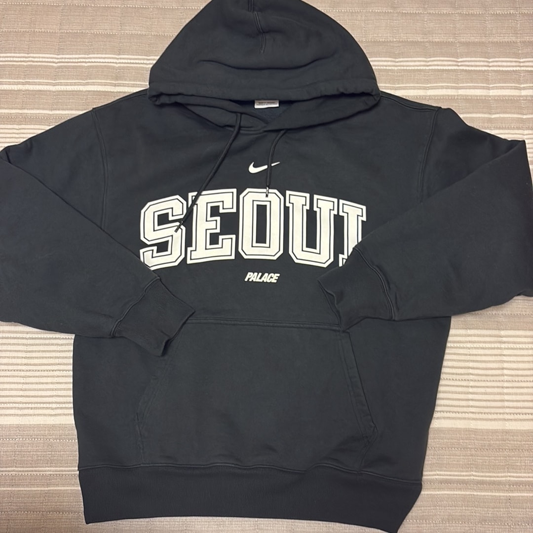 PALACE x Nike Shop Hood Seoul "Black"