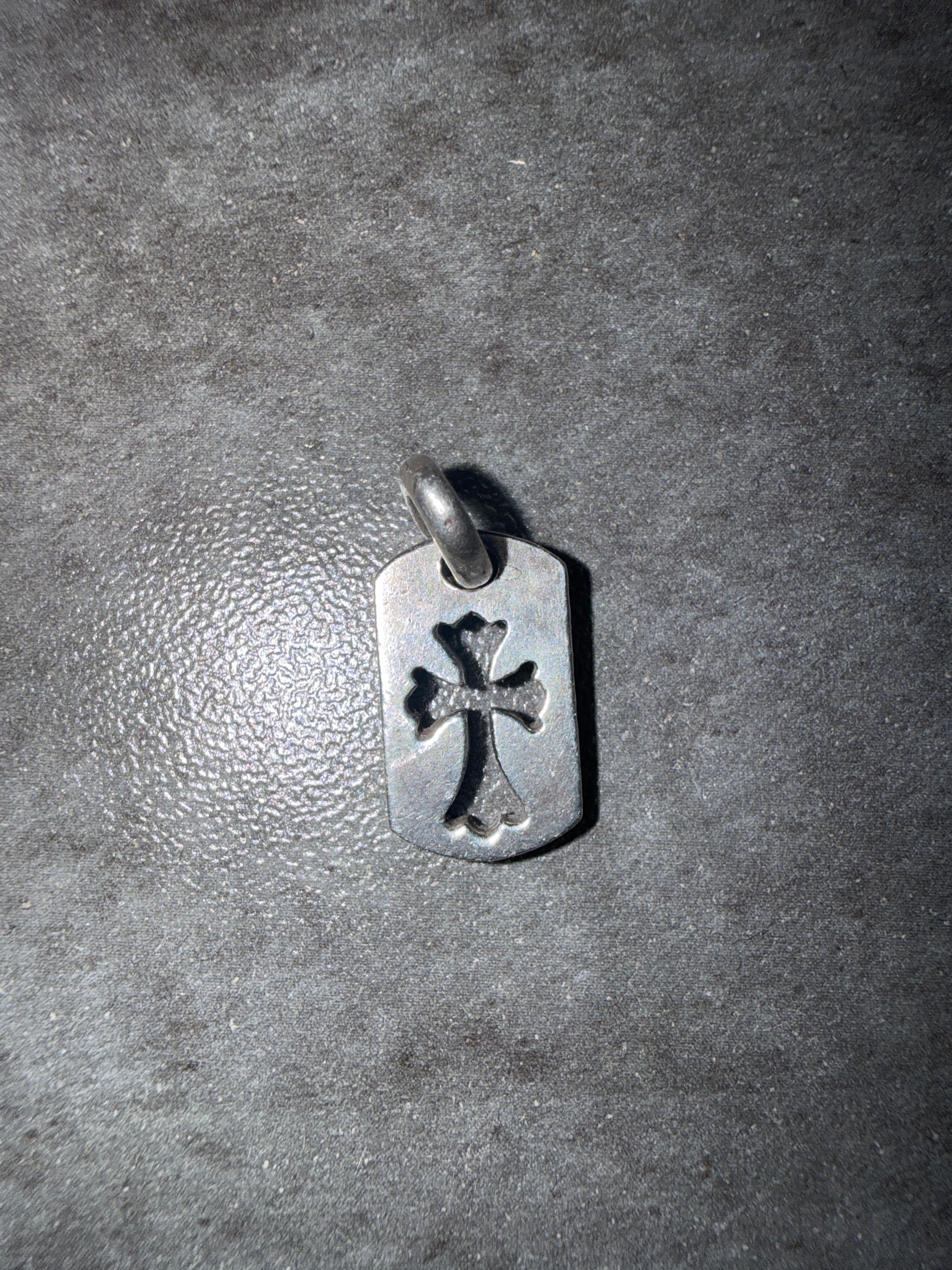 クロムハーツ ドッグタグ タイニー カットアウト クロス "シルバー"