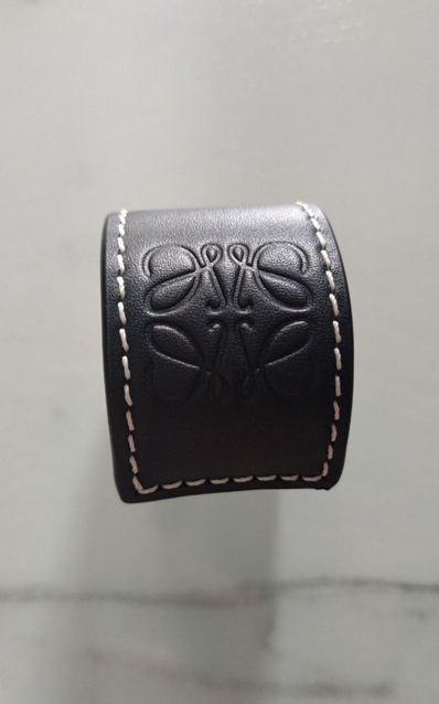 ロエベ アナグラム スラップ ブレスレット スモール