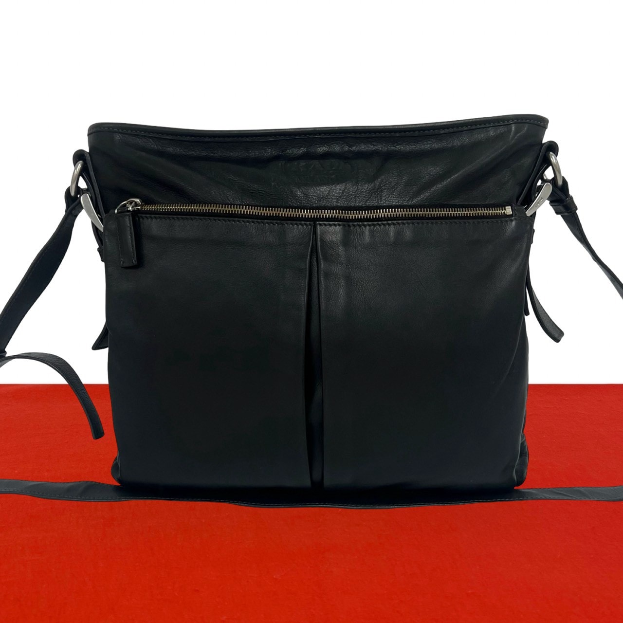 PRADA プラダ ロゴ 型押し レザー ショルダーバッグ ブラック
 55529
