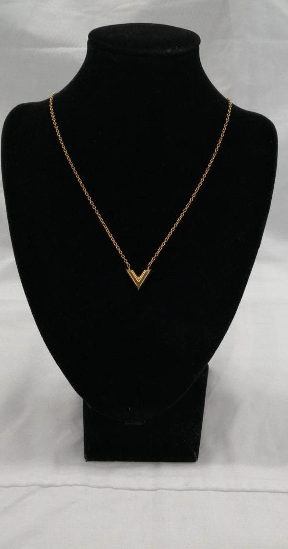 Louis Vuitton Essential V Necklace "Gold"