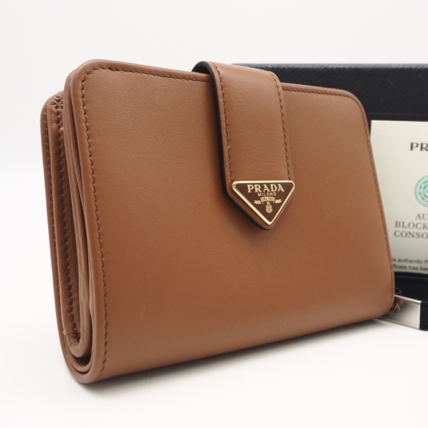 美品 PRADA プラダ レザー トライアングルロゴ コンパクトウォレット 1MV204 二つ折り財布 ブラウン サフィアーノ レディース