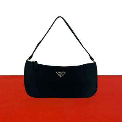 PRADA プラダ 三角ロゴ 金具 ナイロン ハンドバッグ ブラック
85068