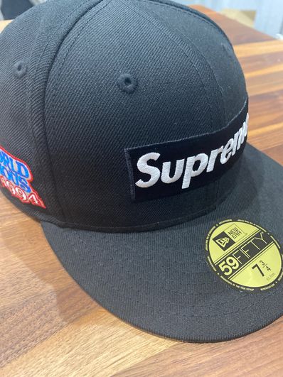 Supreme World Famous Box Logo New Era® "Black"