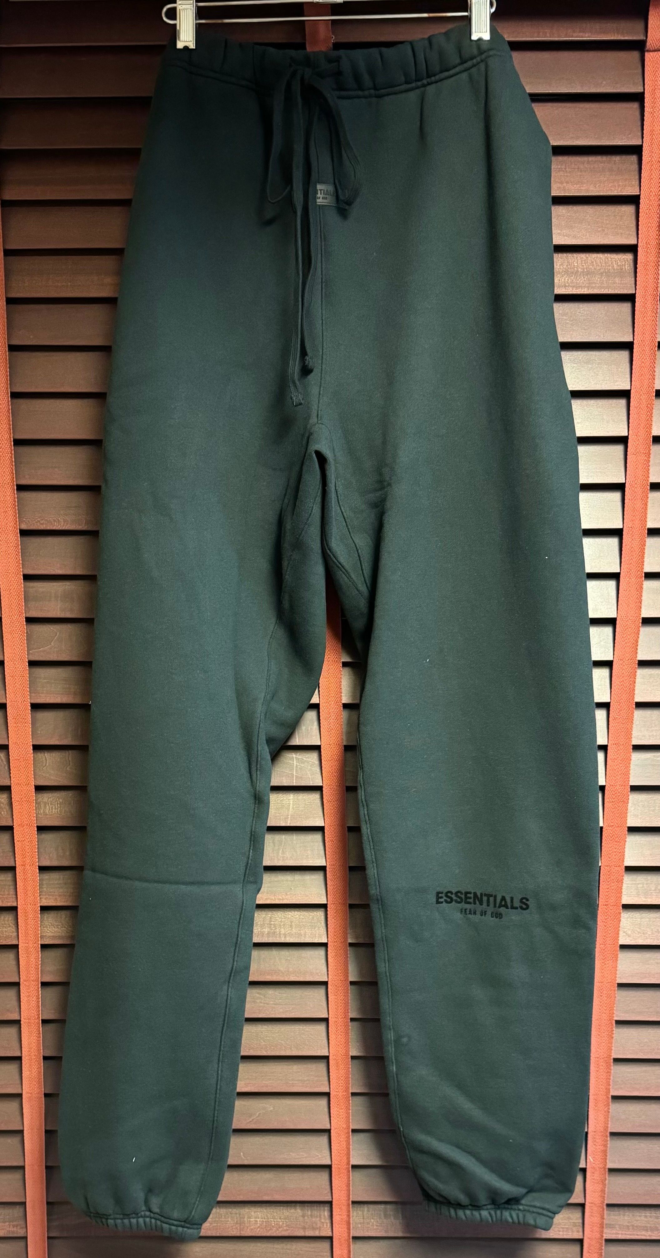 FEAR OF GOD ESSENTIALS BLACK ESS LOGO SWEAT "Stretch Limo"