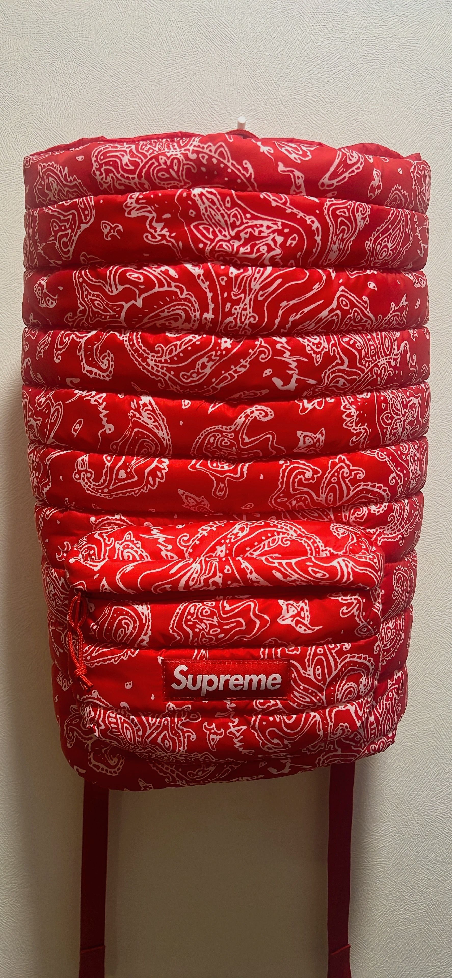 Supreme Puffer Backpack "Red Paisley"