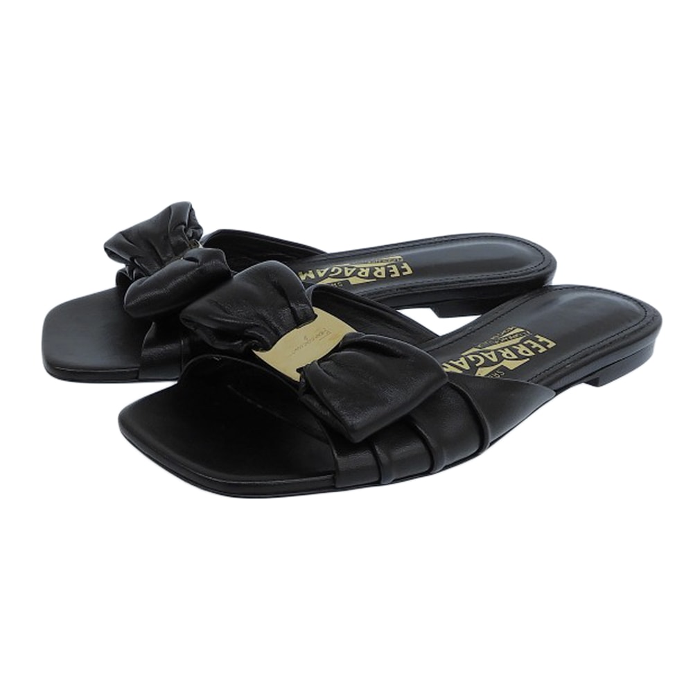 サルヴァトーレフェラガモ ヴァラ リボントゥ フラット スライド サンダル レディース ブラック 4 4