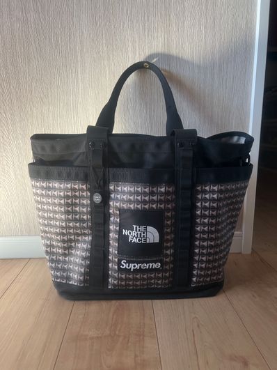 Supreme x The North Face Studded Explore Utility Tote. 17L. "Black" NM82125I
