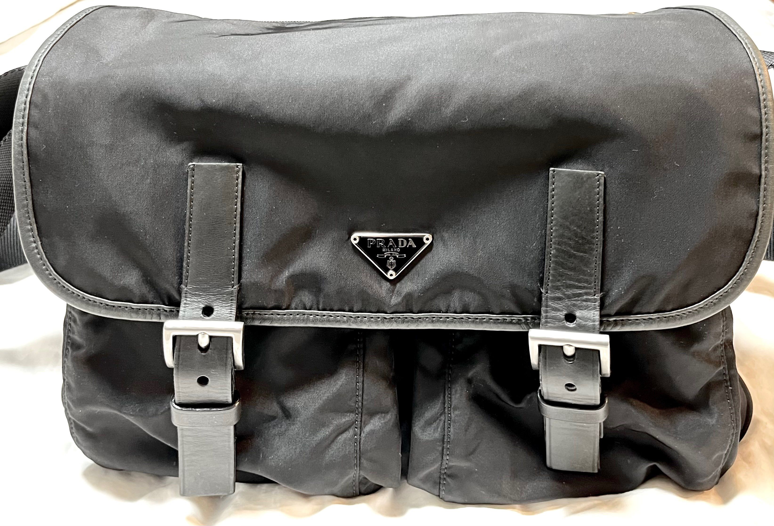 プラダ メッセンジャーショルダーバッグ