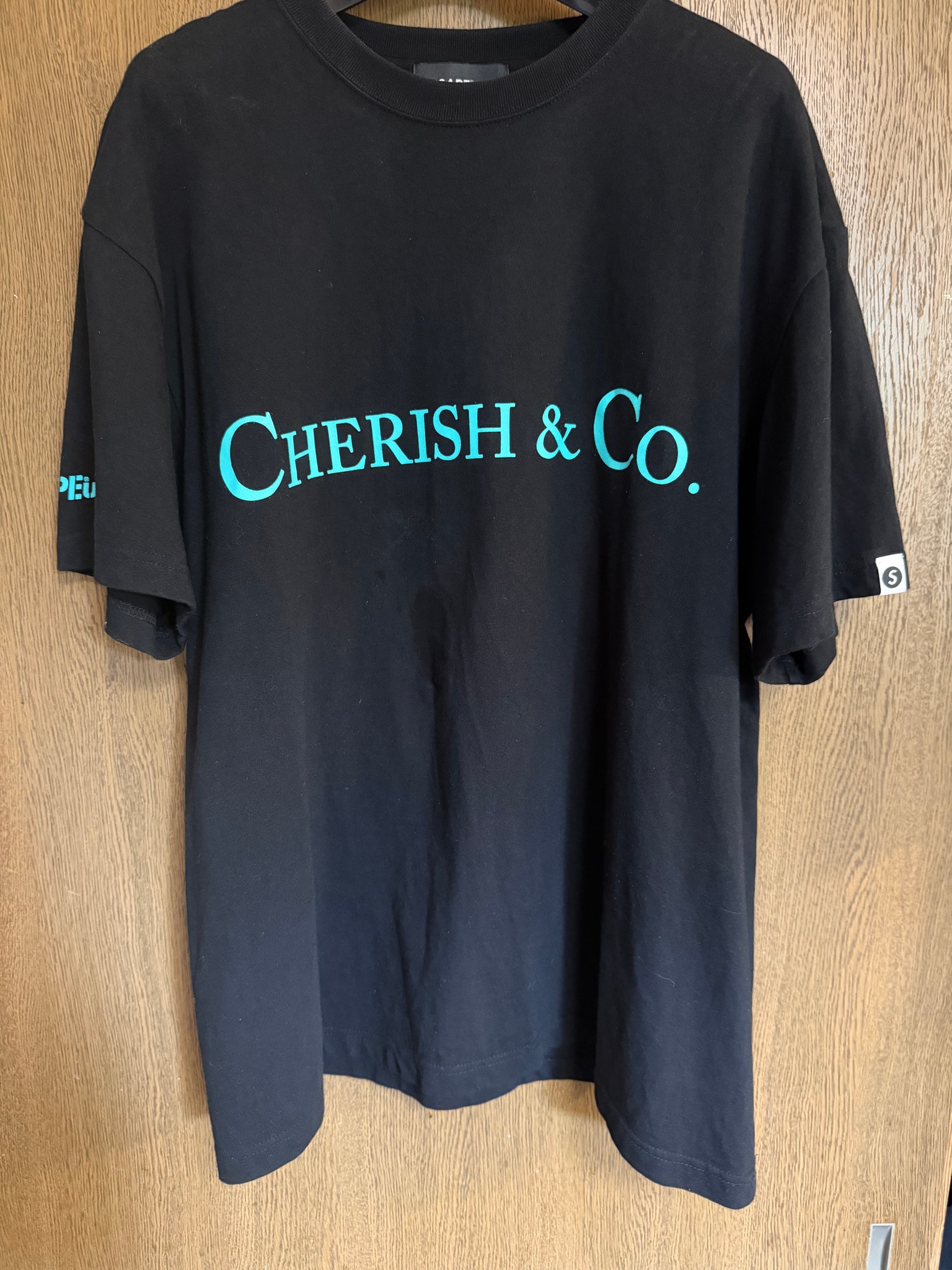 SAPEur Cherish & Co S/S Tee "Black"