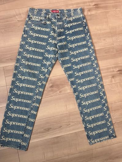Supreme Frayed Logos Regular Jean "Blue"