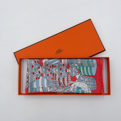 ■極美品■ HERMES エルメス カレ45 LA PATISSERIE FRANCAISE パティスリー フランセーズ スカーフ オレンジ系 マルチカラー レディース ユニセックス ストール シルク 箱付き 総柄 レッド ブルー