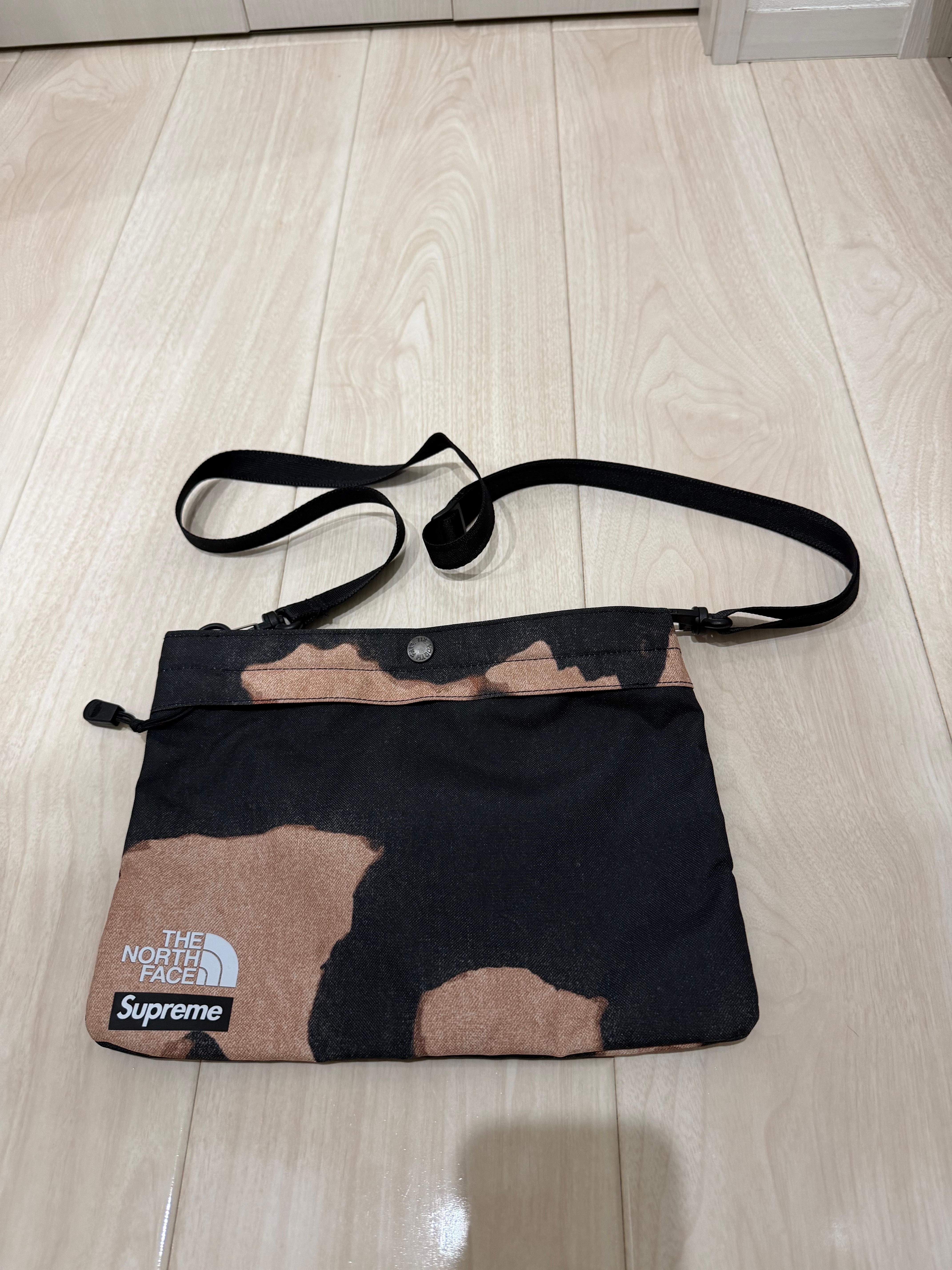 Supreme x The North Face Bleached Denim Print Shoulder Bag "Black"