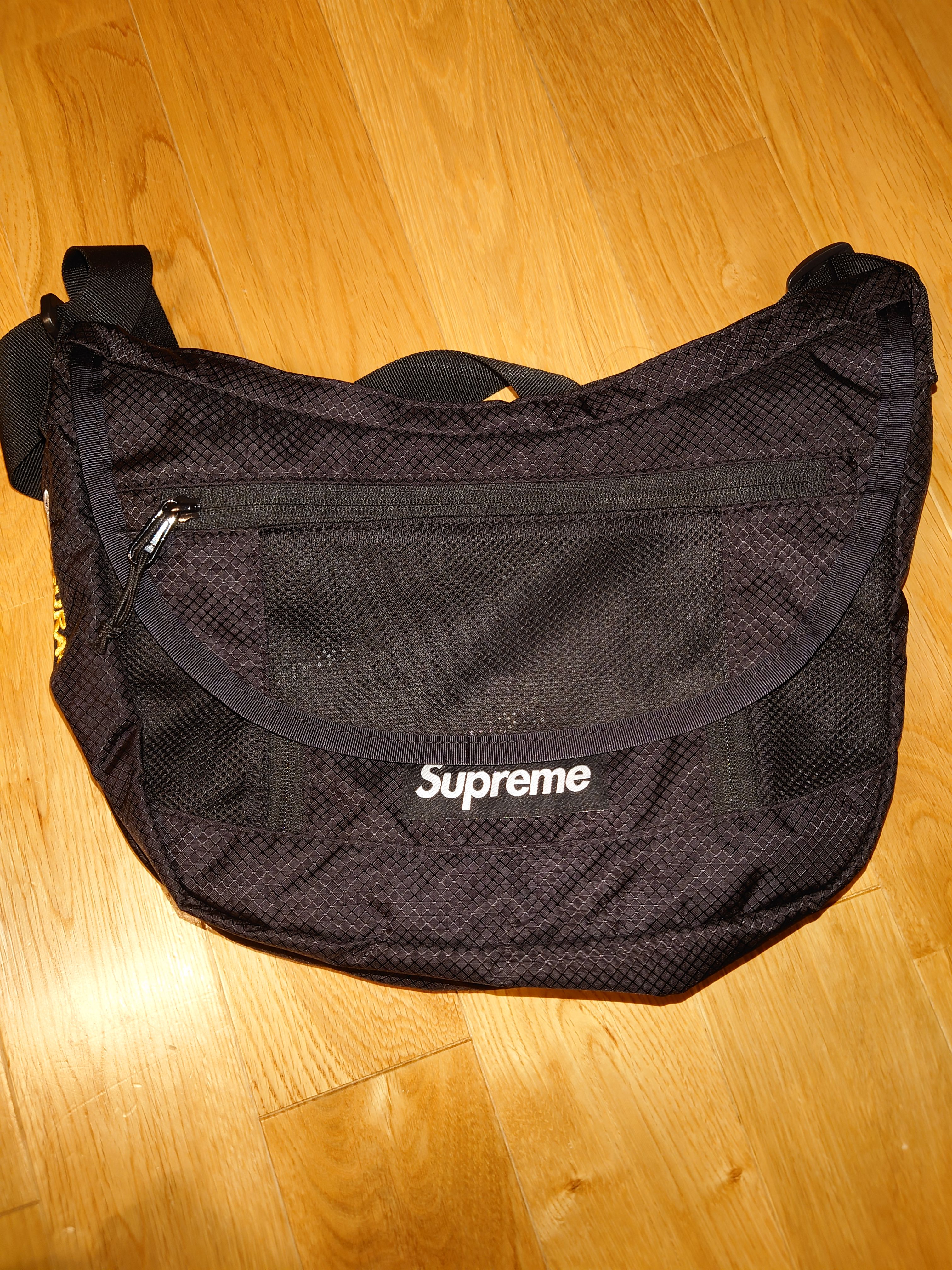 Supreme 2022ss Small Messenger Bag "Black"