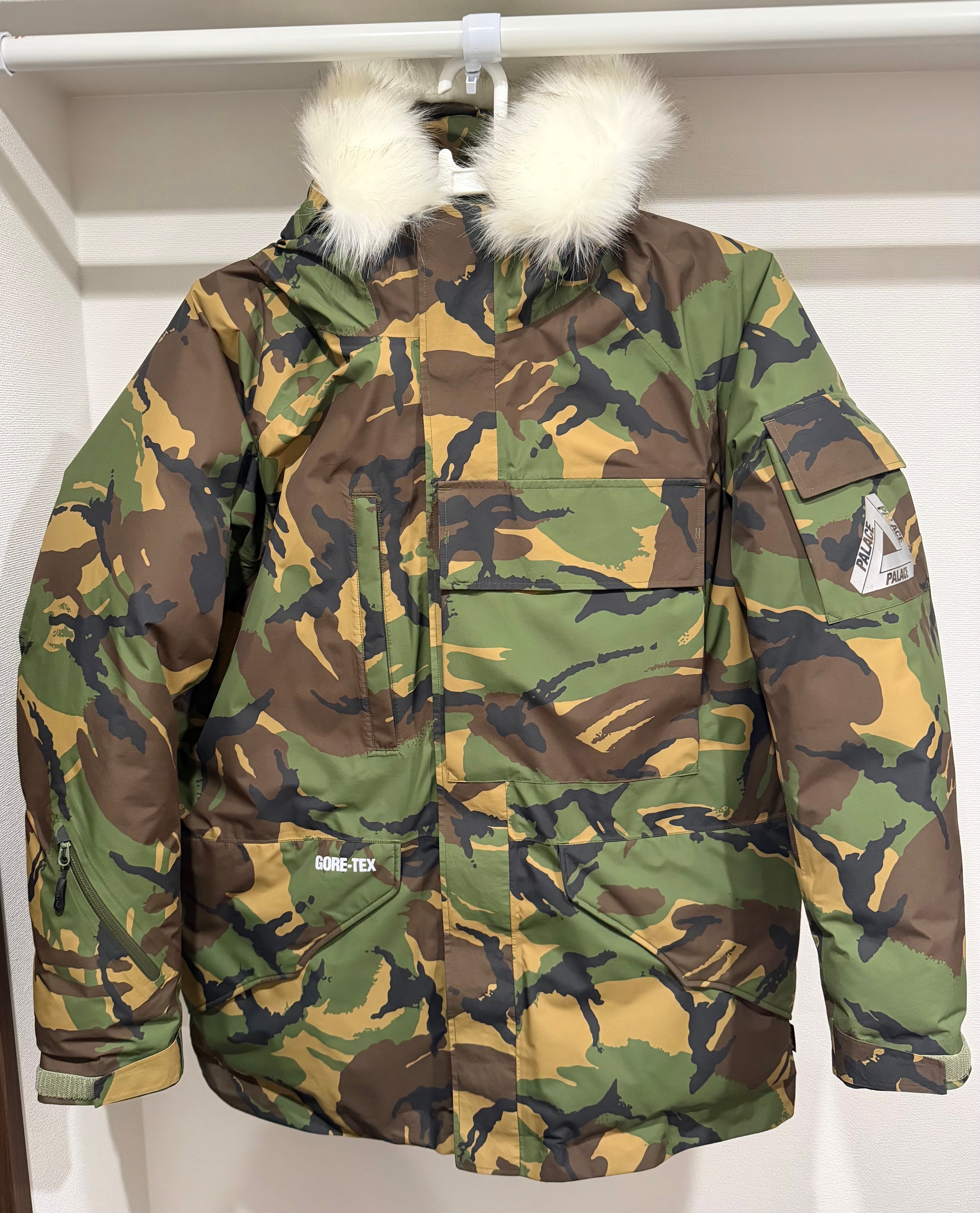 PALACE Gore-Tex Down Parka "Woodland Dpm"