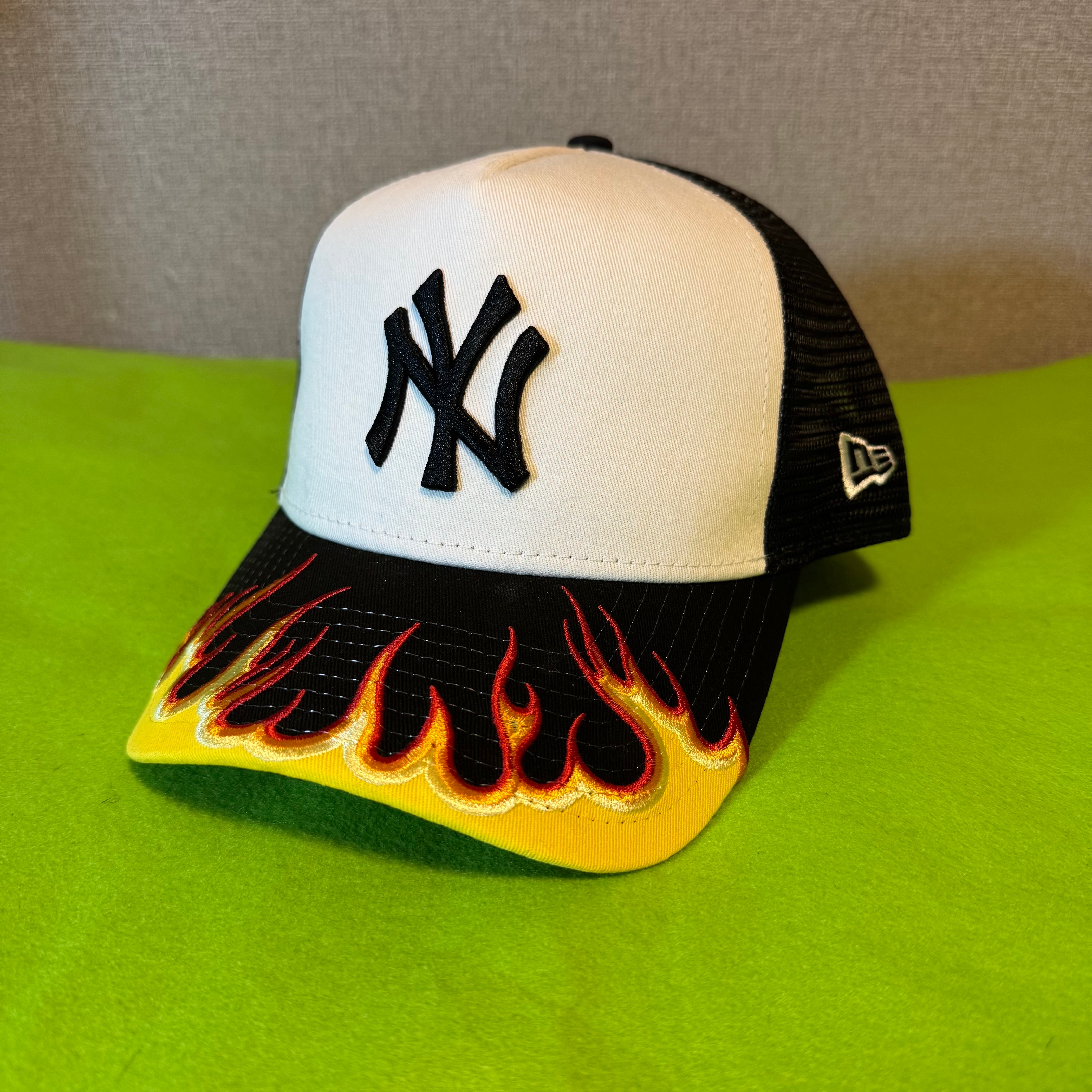 NEW ERA 9FORTY メッシュキャップ トラッカーキャップ 炎デザイン