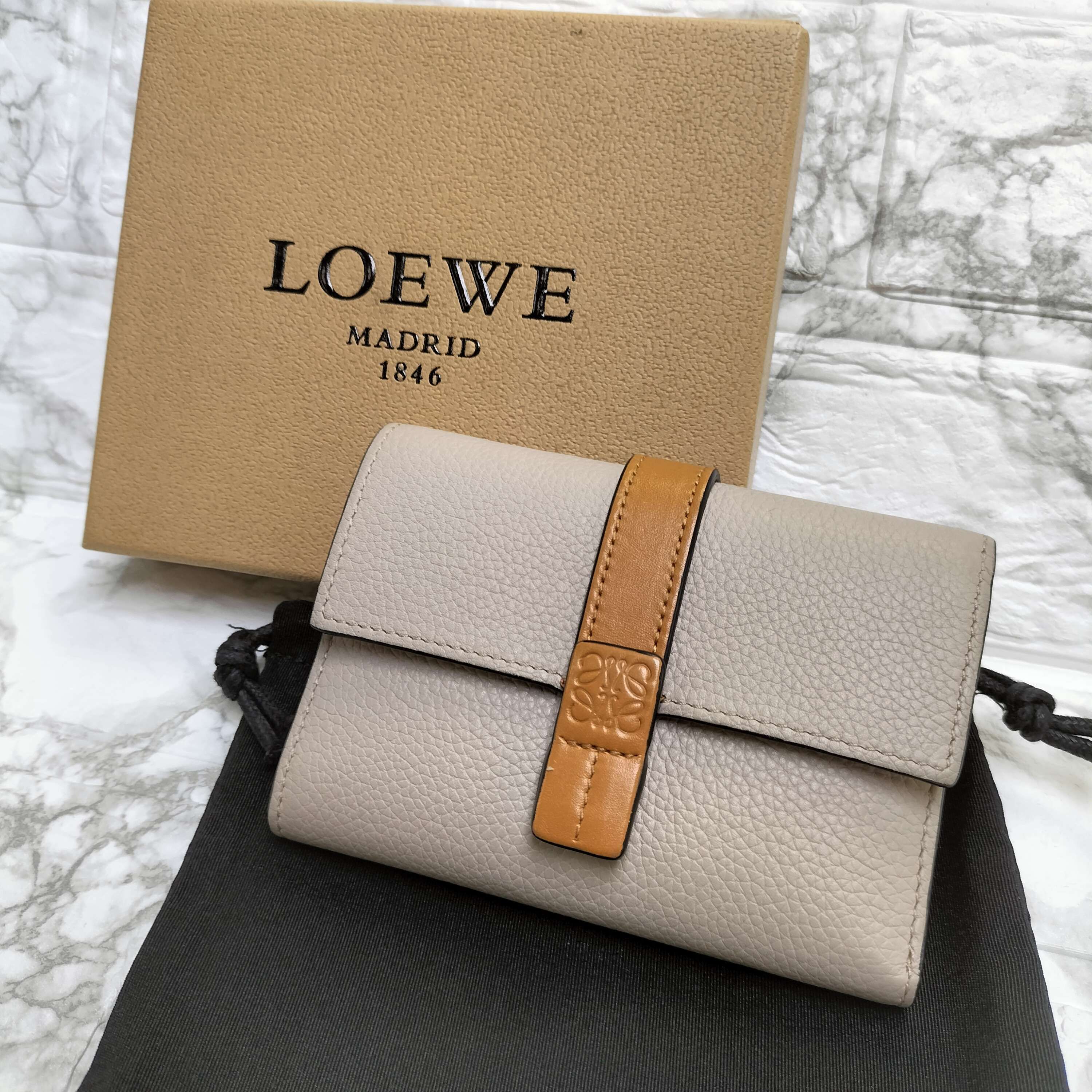LOEWE Small Vertical Wallet In Soft Grained Calfskin "Light Oat/Honey"