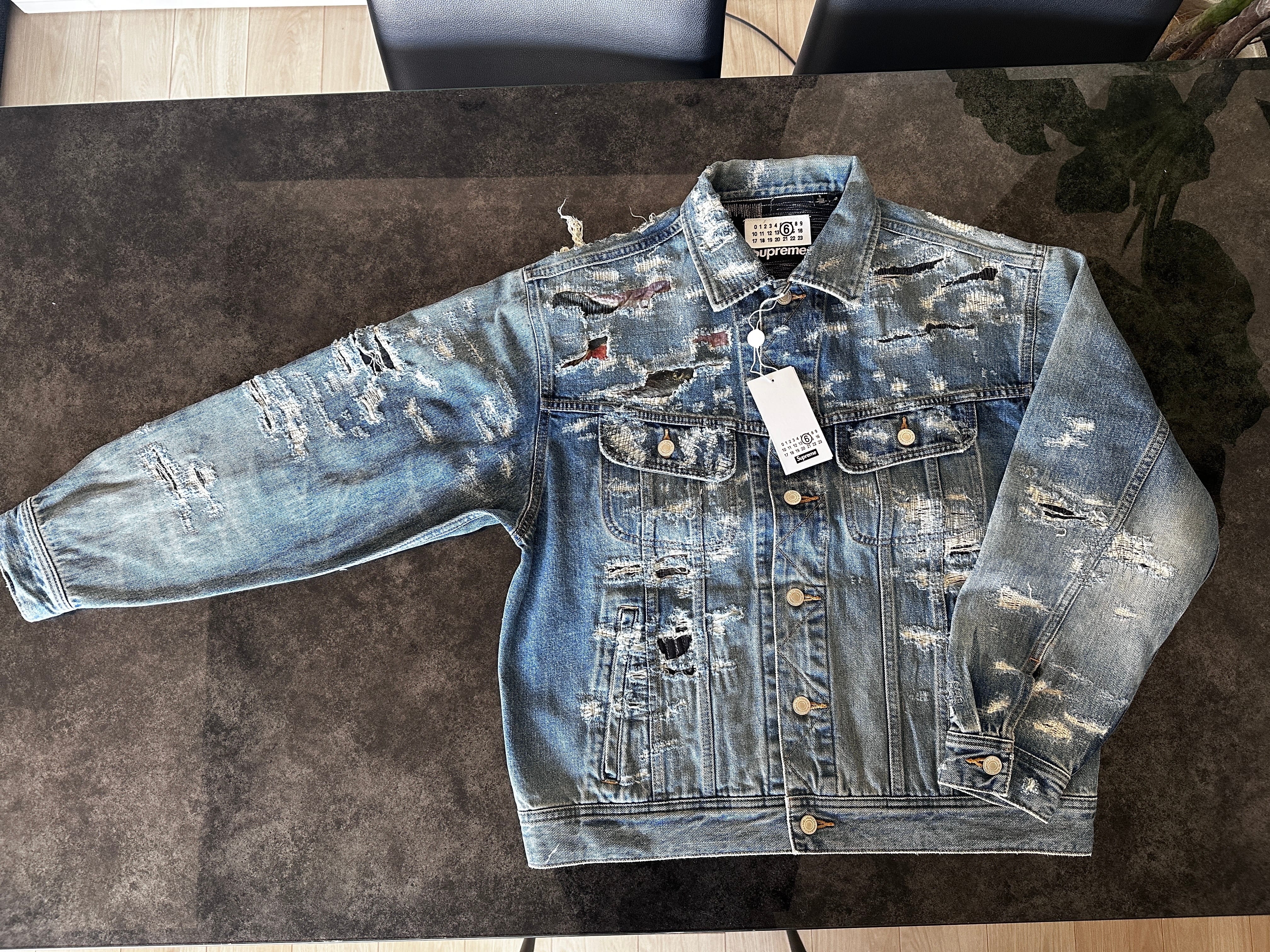 Supreme x MM6 Maison Margiela Distressed Selvedge Denim Trucker Jacket "Washed Indigo"